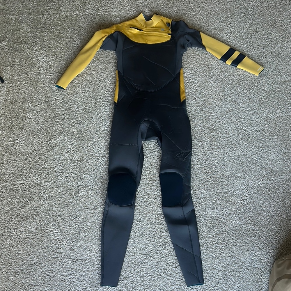 HURLEY 3x2 large tall wetsuit. never used!